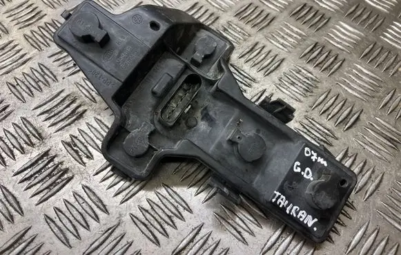 Volkswagen Touran I Tail light bulb cover holder 1T0945258D