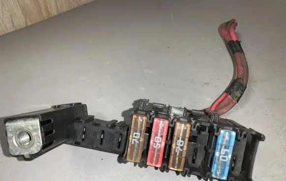 Renault Megane II Fuse module 15445991