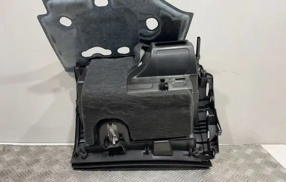 Glove box