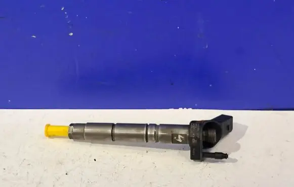 Mercedes-Benz E W212 Fuel injector A6420701387