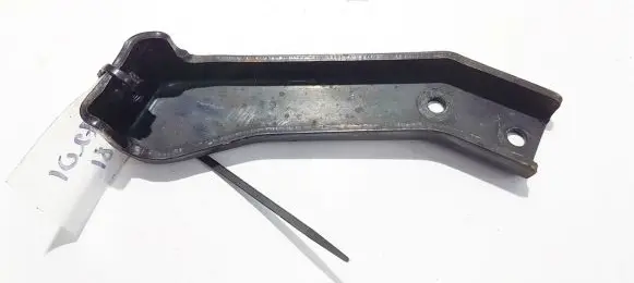 Nissan X-Trail T30 Engine mounting bracket