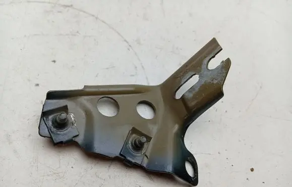 Opel Ampera Fender mounting bracket 062102