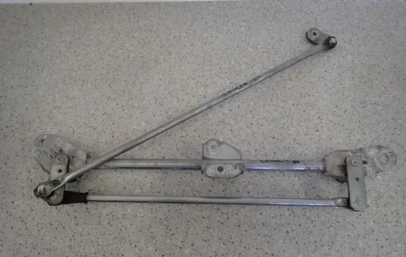 Mitsubishi Lancer Front wiper linkage 