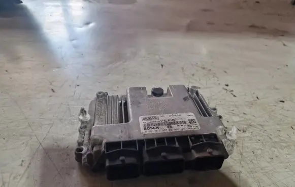 Ford Focus Engine control unit/module 0281012487
