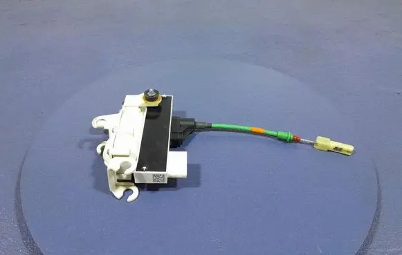 BMW M5 Front door lock 7480739