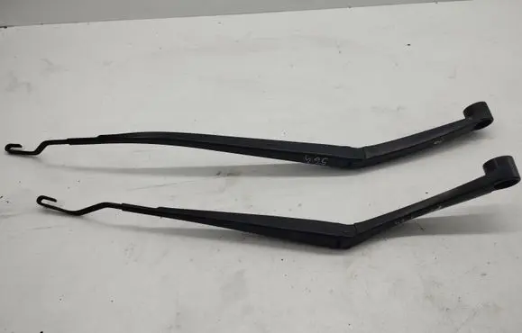 Honda CR-V Front wiper blade arm