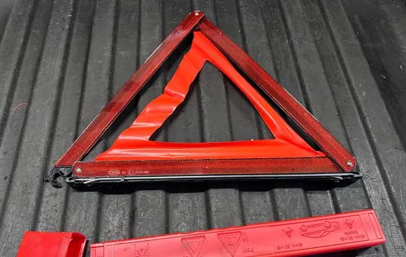 Volvo S90, V90 Emergency warning sign 5658285 27R033996