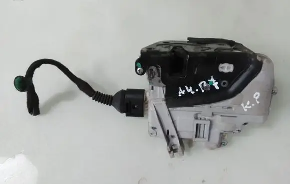 Audi A4 S4 B7 8E 8H Front door lock 