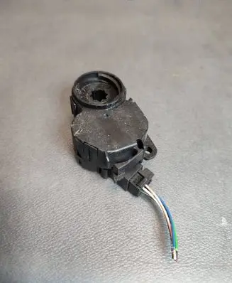 Peugeot 2008 I Air flap motor/actuator T1009914P