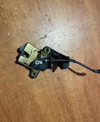Audi A4 S4 B6 8E 8H Tailgate/trunk/boot lock/catch/latch 8E5827505B