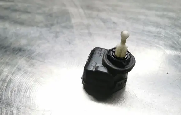 Volkswagen PASSAT B5.5 Headlight level adjustment motor 1J0941295C