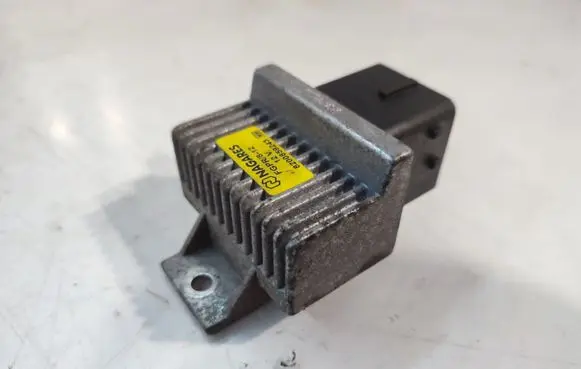 Nissan Qashqai+2 Glow plug pre-heat relay 8200859243