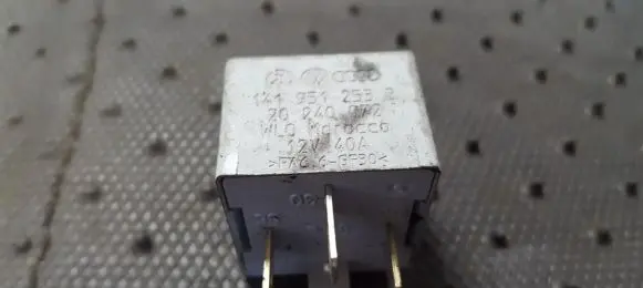 Audi TT Mk1 Other relay 141951253B 20240072