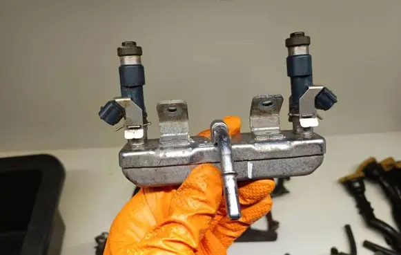 Subaru XV I Fuel injector 182042809