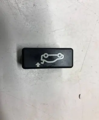 BMW 5 E60 E61 Tailgate/boot open switch button 8375580