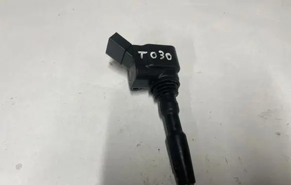 Volkswagen Jetta VII High voltage ignition coil 04E905110M