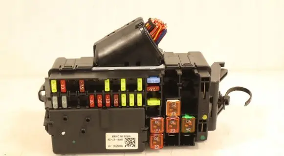 Opel Astra K Fuse box set 13367497