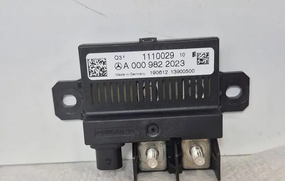 Mercedes-Benz E W212 Charging relay A0009822023 1110029