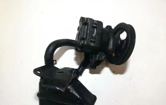 Mitsubishi Pajero Power steering pump