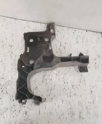 Renault Scenic II - Grand scenic II Front bumper mounting bracket 8200137496 43194