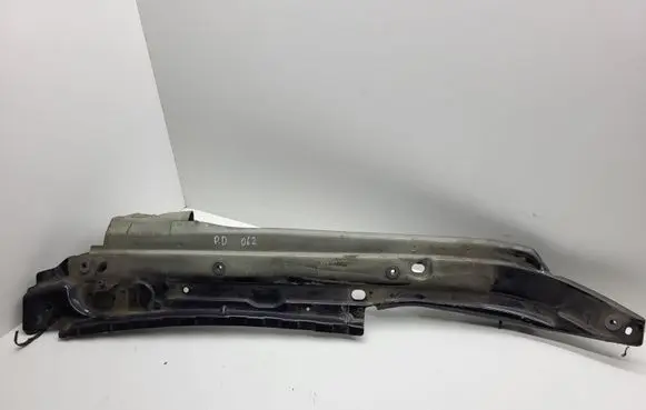 Audi Q7 4L Fender mounting bracket 4L0805158