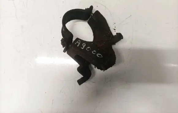 Ford Mondeo MK IV Engine mounting bracket