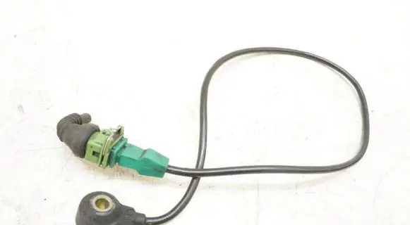 Audi A4 S4 B5 8D Detonation knock sensor 054905377H