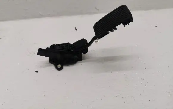 Honda CR-V Accelerator throttle pedal
