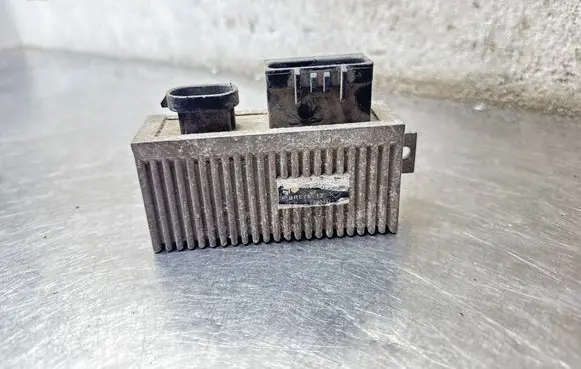 Renault Megane II Glow plug pre-heat relay 7700111525