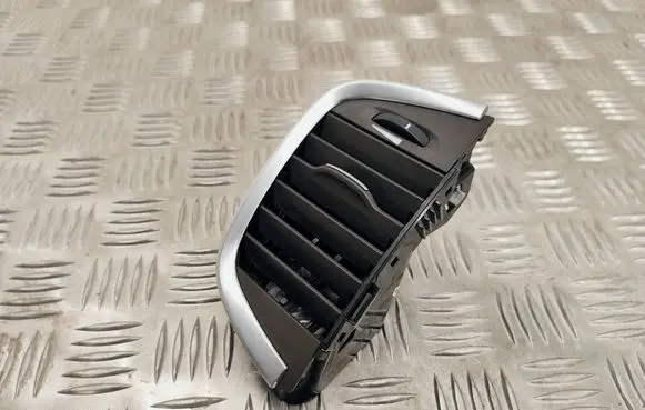 Renault Espace V (RFC) Dash center air vent grill 687503374R 3105000