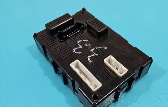 Renault Clio III Central body control module 8200343733 IMPRK1393102