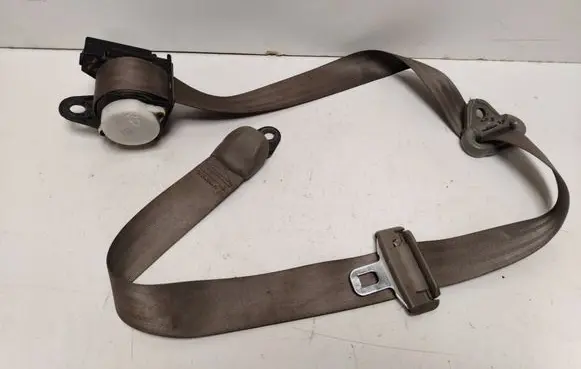 Chrysler Voyager Middle seatbelt (rear) E8STT897S0A 969T189780