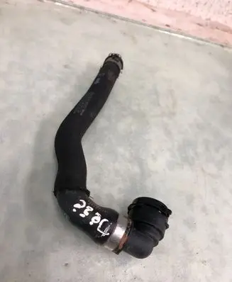 Engine coolant pipe/hose