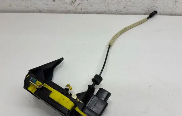 Volvo XC90 Rear door lock 8650554