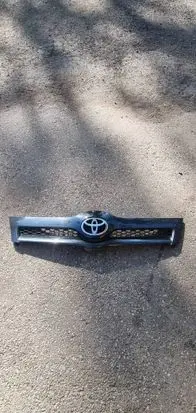 Toyota Corolla Verso AR10 Front bumper upper radiator grill 531110F010