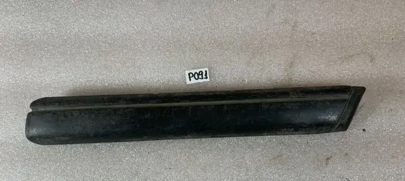 Mercedes-Benz E W124 Front door glass trim molding A1246901062