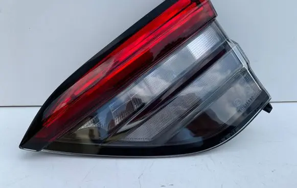 Maserati Levante Tailgate rear/tail lights 670155102 20240202 CCC20061A