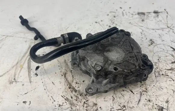 Audi A4 S4 B8 8K Vacuum pump 03L145100