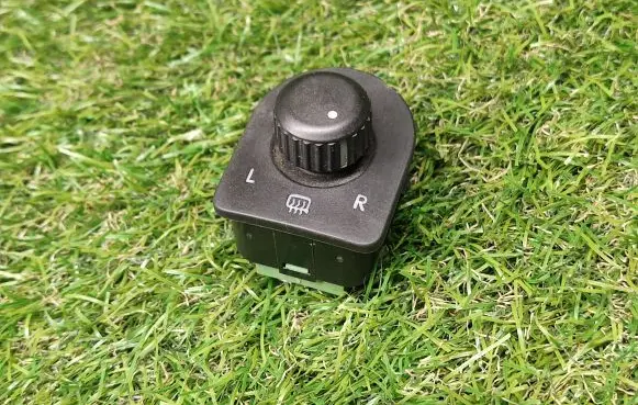Volkswagen Transporter - Caravelle T5 Wing mirror switch 7E1959565A