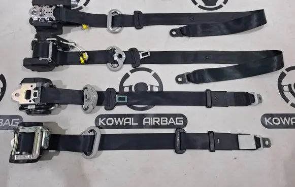Volkswagen Caddy Set of seat belts 2K5857806C 7N0857737DE 2K5857448