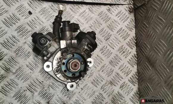 Audi A5 8T 8F Fuel injection high pressure pump 0445010611