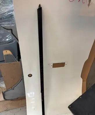 Renault Master III Door glass rail 352480E