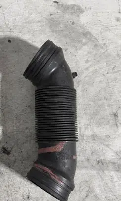 Volkswagen Touran I Air intake hose/pipe 1K0129684