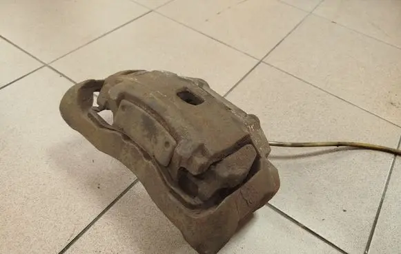 Front brake caliper