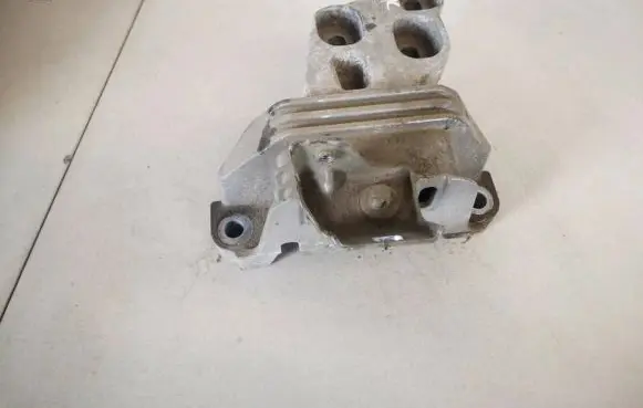 Mercedes-Benz B W246 W242 Engine mount bracket 326e23e 26008326e22
