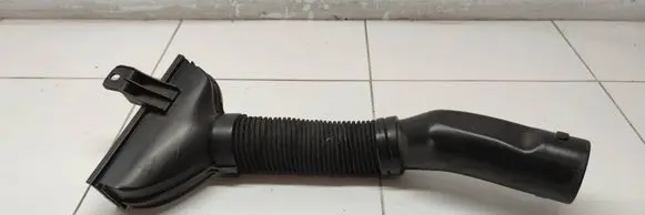 Peugeot 208 II Air intake hose/pipe 9833418380