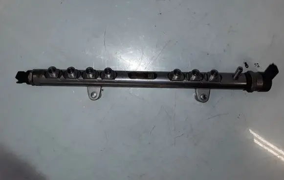 Volvo XC60 Fuel main line pipe 30777759