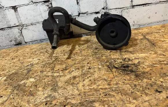 Mercedes-Benz E W211 Power steering pump A0044668201