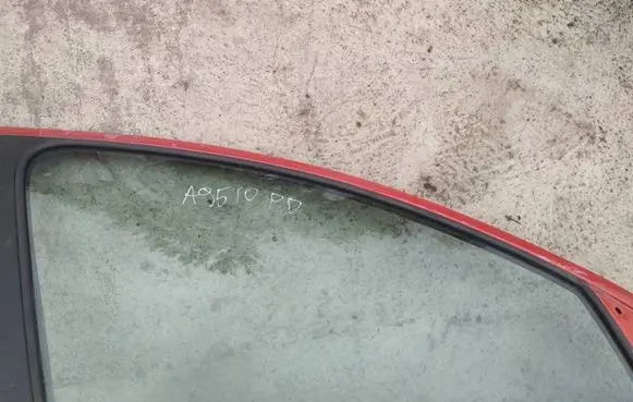 Peugeot 206 Front door window glass four-door as2