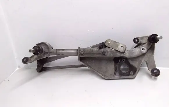 Honda CR-V Front wiper linkage 